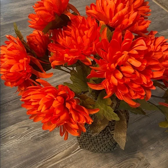 NWOT Farmhouse Burlap Wrap Hydrangea Fall Autumn Faux Floral Arrangement - Picture 4 of 7